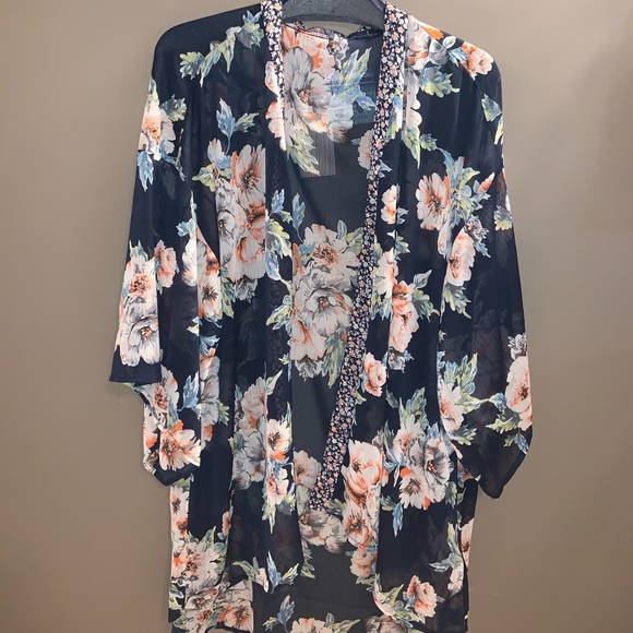 Kimono - Picture 1 of 2